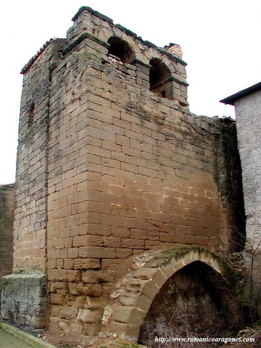 TORRE A LOS PIES DEL TEMPLO, DESDE EL OESTE